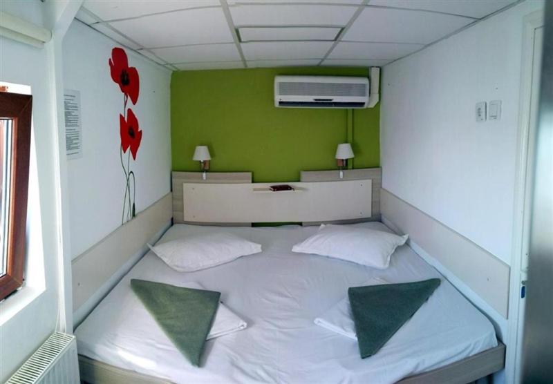 Postel nebo postele na pokoji v ubytování Hotel Plutitor Egreta1