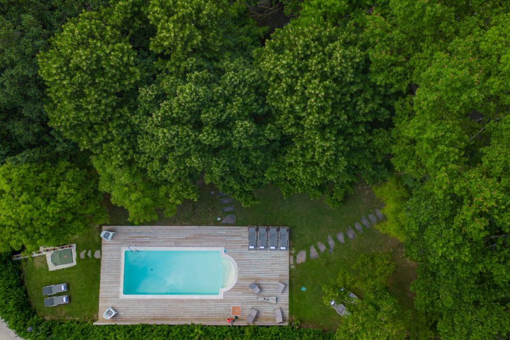 Bazén v ubytování L'Arboreto nebo v jeho okolí