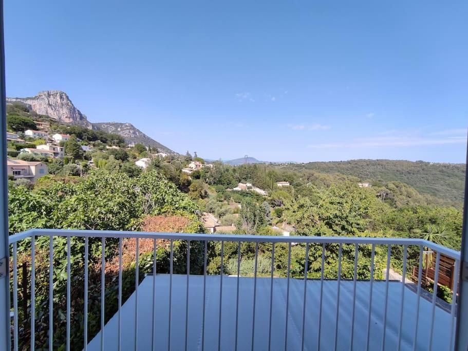 a balcony with a view of a mountain at Maison au calme vue montagnes in Vence