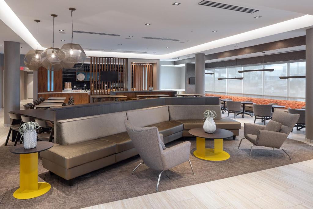 Posezení v ubytování SpringHill Suites by Marriott Tucson at The Bridges