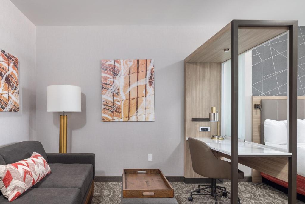 Posezení v ubytování SpringHill Suites by Marriott Tucson at The Bridges