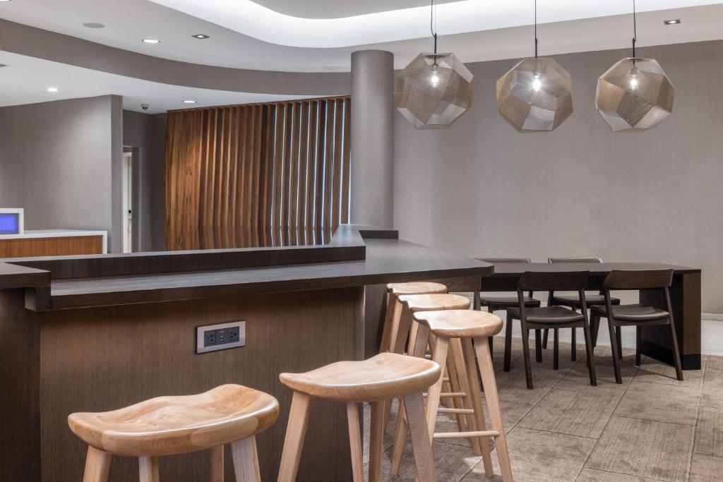 Restaurace v ubytování SpringHill Suites by Marriott Tucson at The Bridges