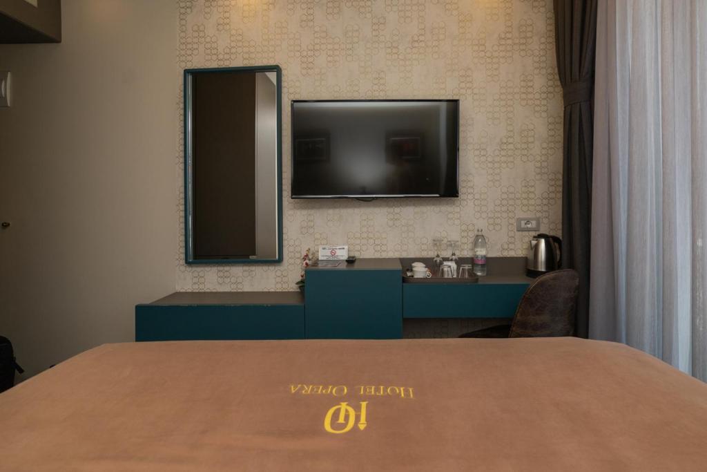 TV a/nebo společenská místnost v ubytování Hotel Opera