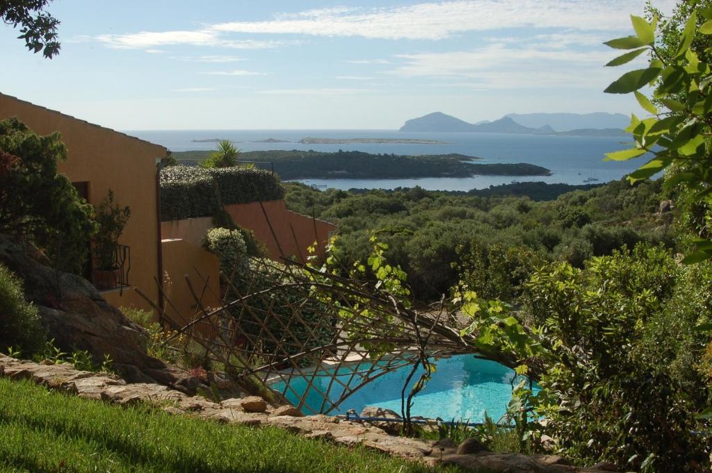 a house with a view of a body of water at Monti Mannu Art in Abbiadori