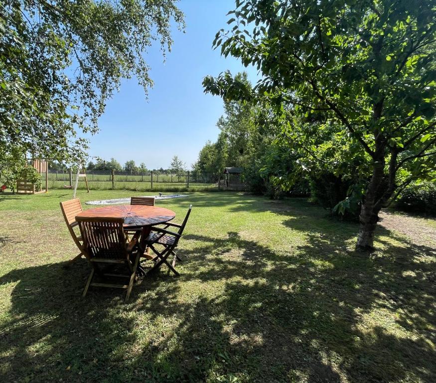 Vonkajšia záhrada v ubytovaní Gîte des Gâtines 3 étoiles