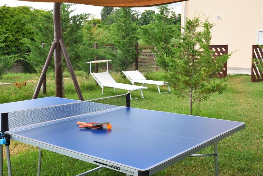 Stolní tenis v ubytování Il Fienile di Margherita nebo okolí
