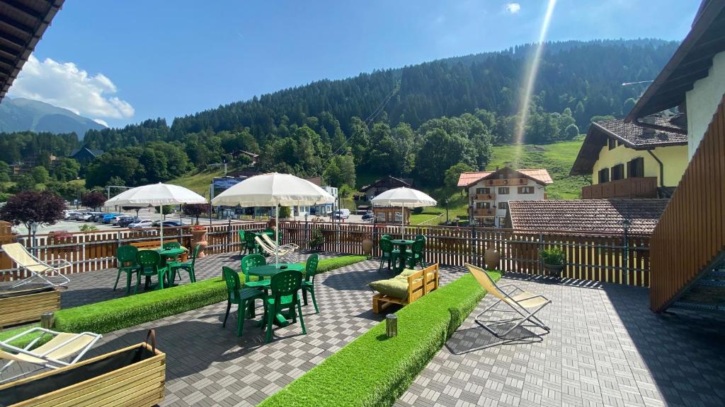 Nespecifikovaný výhled na hory nebo výhled na hory při pohledu z hotelu