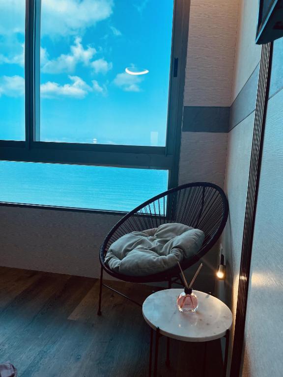 Carmel Holiday Apartments - Deluxe King Studio