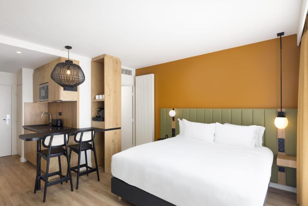 a hotel room with a bed and a kitchen at Residence Inn by Marriott Paris Didot Montparnasse in Paris