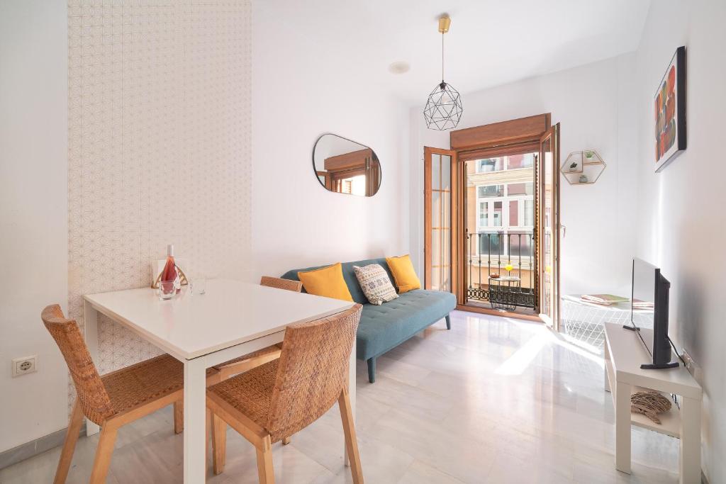 Televízia a/alebo spoločenská miestnosť v ubytovaní APARTAMENTO EN EL CENTRO, TRANQUILO Y LUMINOSO