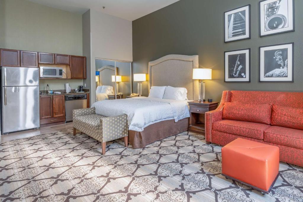Hampton Inn and Suites New Orleans Convention Center - 