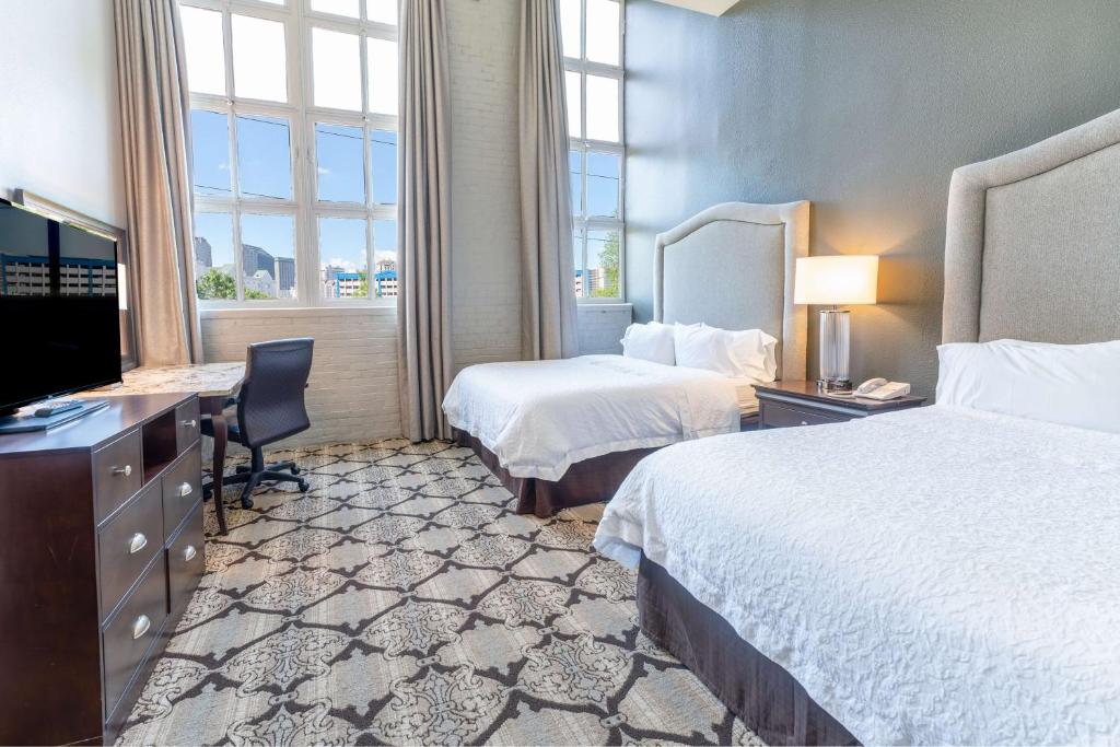 Hampton Inn and Suites New Orleans Convention Center - 