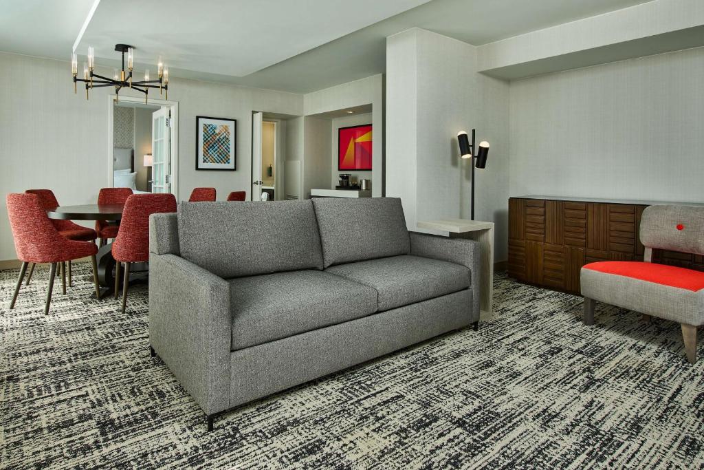 Hilton Kansas City Country Club Plaza - 