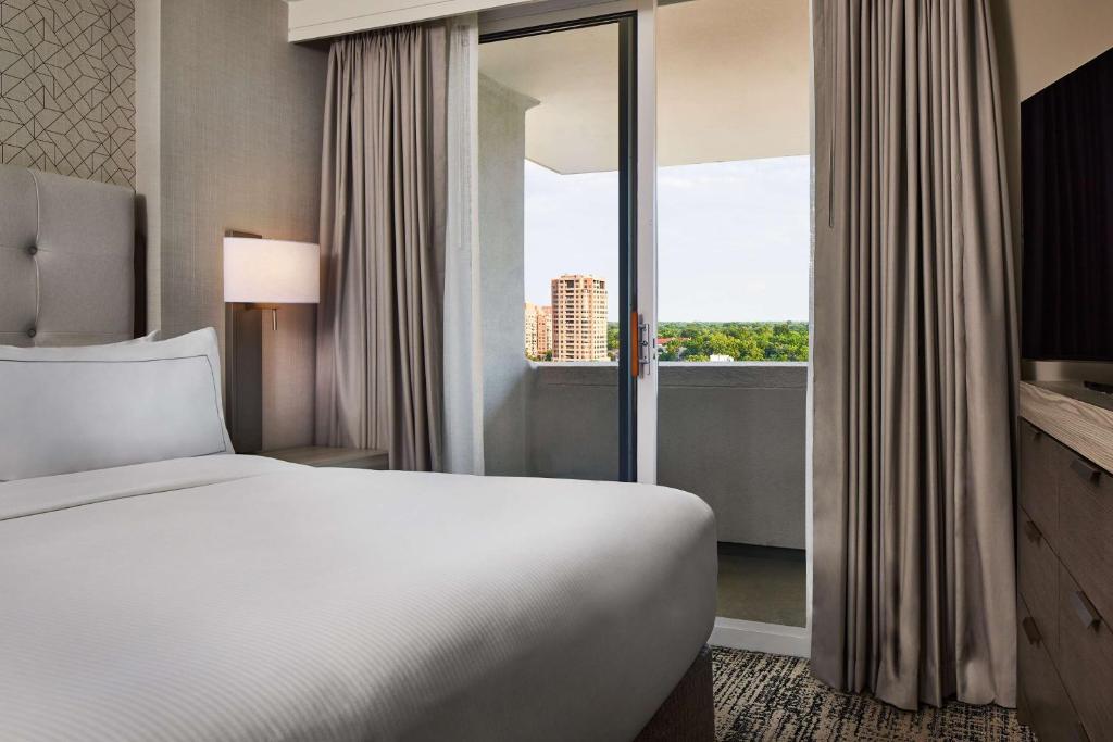 Hilton Kansas City Country Club Plaza - 
