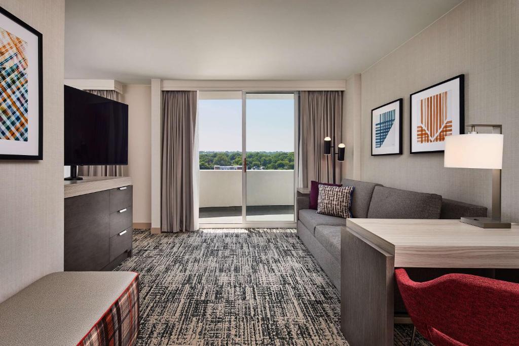 Hilton Kansas City Country Club Plaza - 