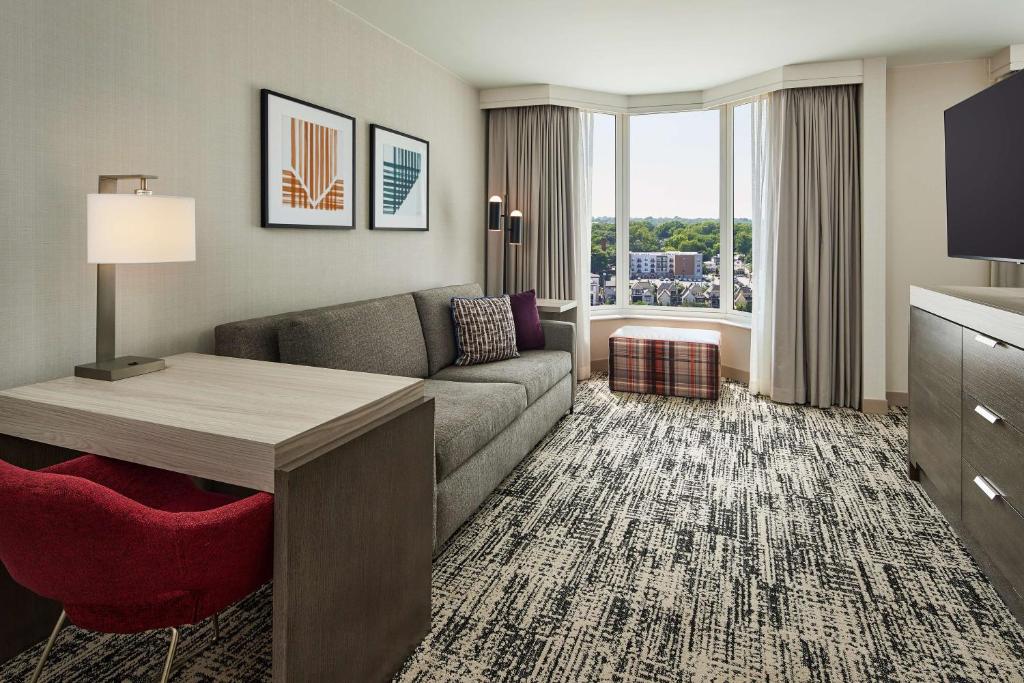 Hilton Kansas City Country Club Plaza - 
