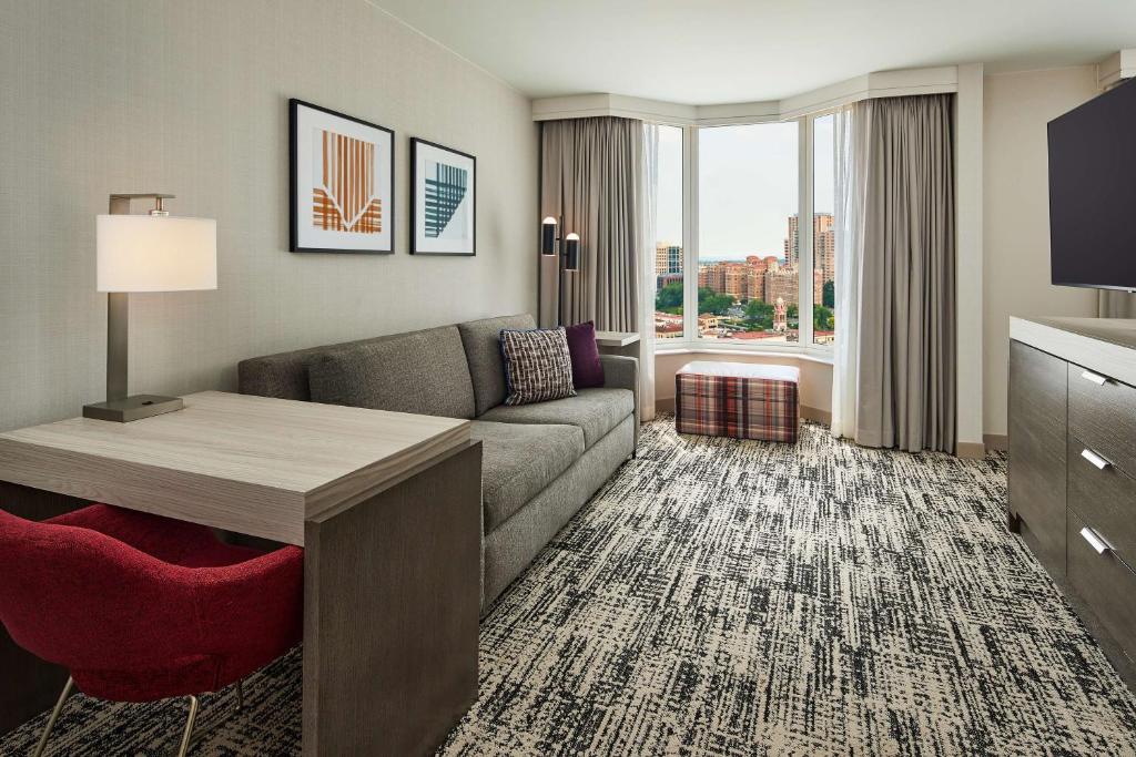 Hilton Kansas City Country Club Plaza - 