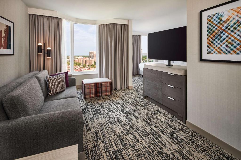 Hilton Kansas City Country Club Plaza - 