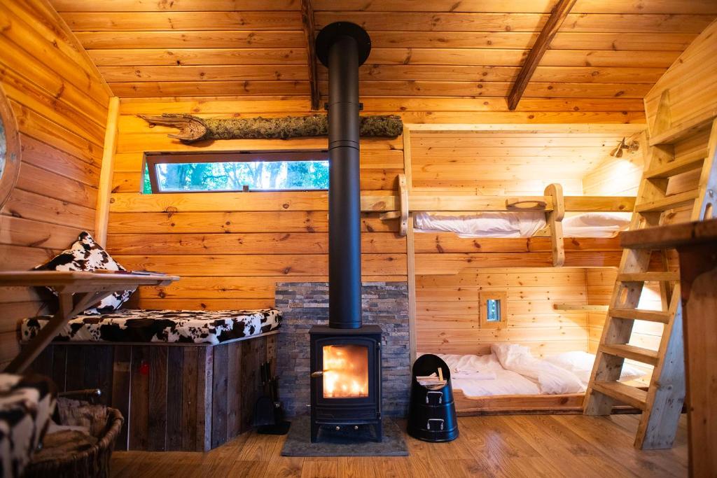 Fotografie z fotogalerie ubytování Burtree Country House, Tipi's, Treehouse & Lodge & house rooms with hot tubs in a private garden v destinaci Thirsk