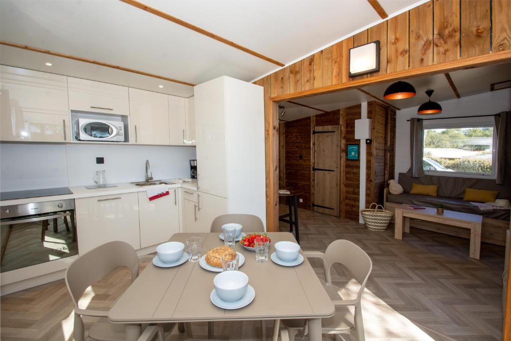 Kuchyň nebo kuchyňský kout v ubytování Parc Saint James Oasis Village