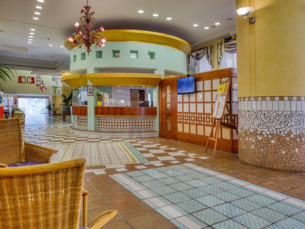 a lobby of a building with a lobbyasteryasteryasteryasteryasteryasteryasteryastery at Hotel Olimpo le Terrazze in Letojanni
