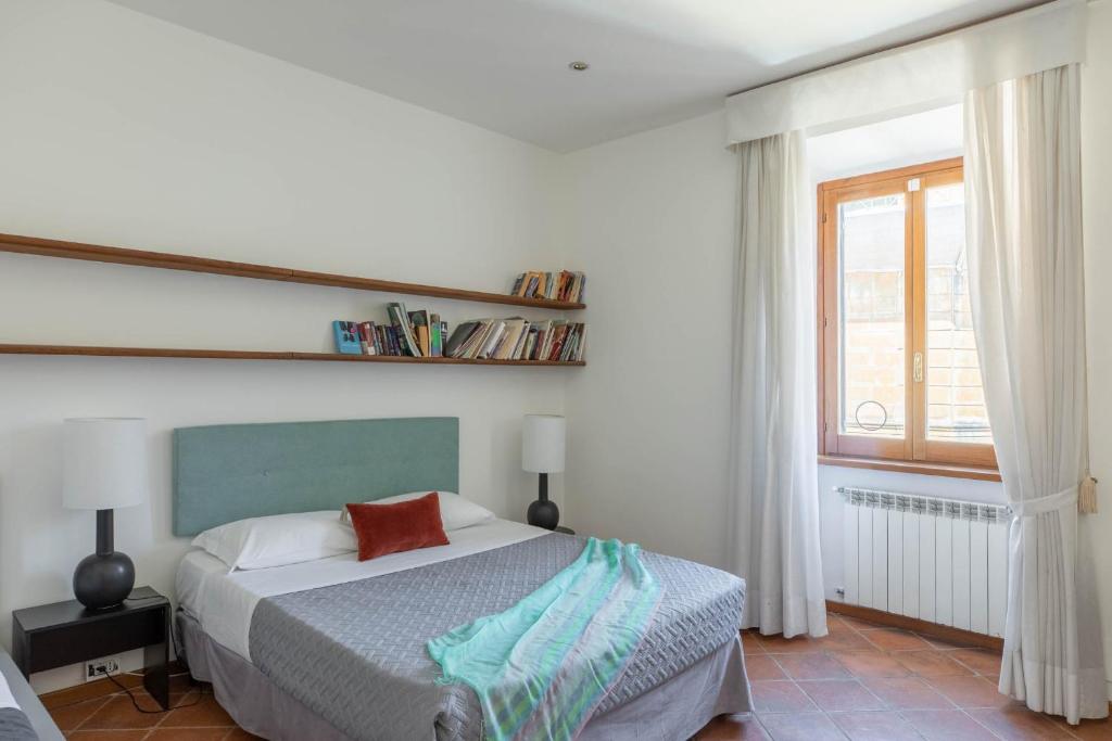 Posteľ alebo postele v izbe v ubytovaní iFlat Pantheon's roomy and friendly apartment