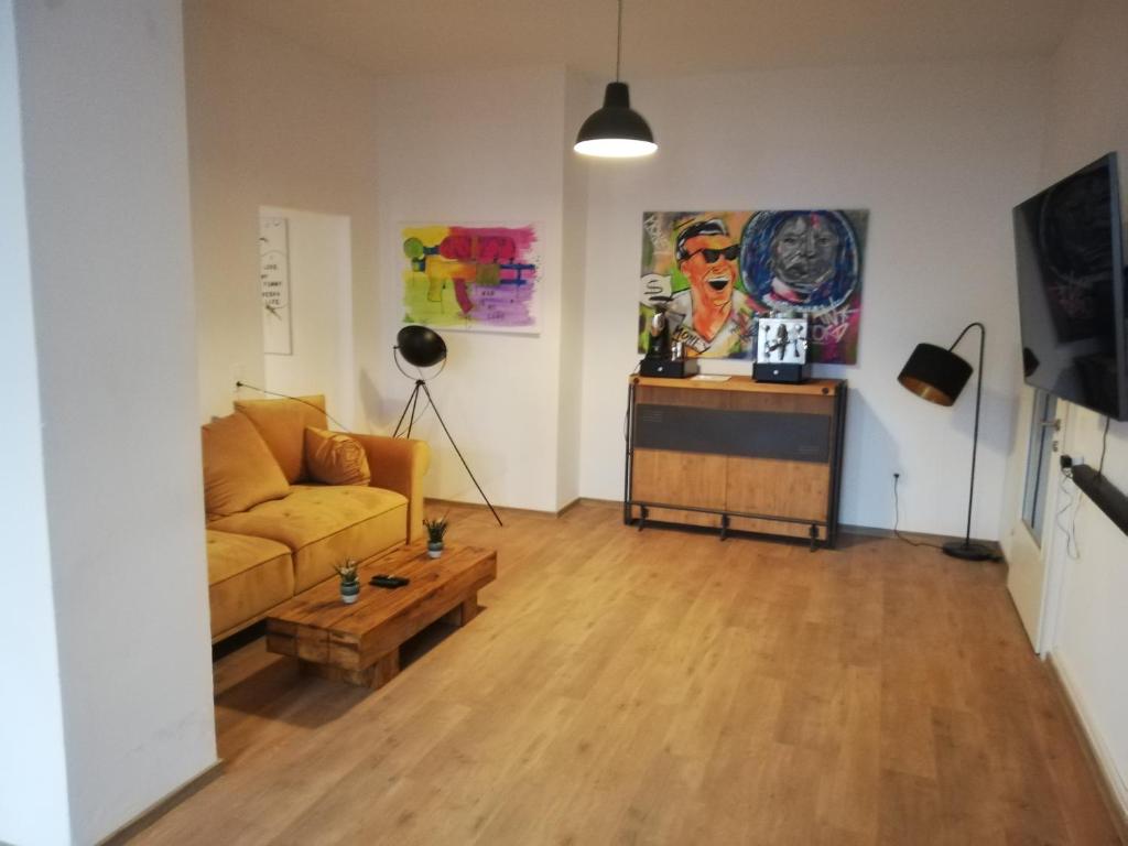 a living room with a couch and a table at Exklusives Studio / Loft / Atelier Red Bull Ring Airpower Moto GP in Fohnsdorf
