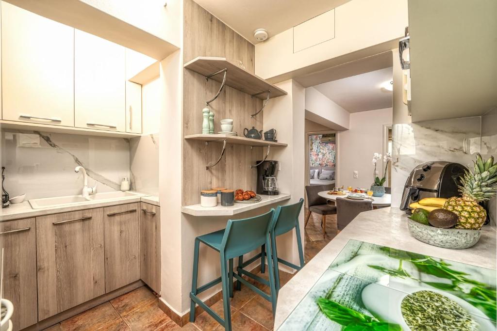 Kuchyň nebo kuchyňský kout v ubytování Suburban Elegant Studios