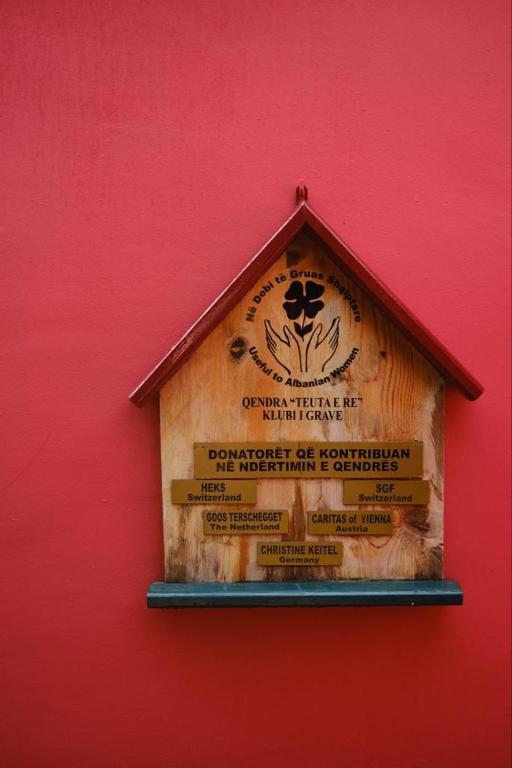Certifikát, hodnocení, plakát nebo jiný dokument vystavený v ubytování Red Goat Hostel