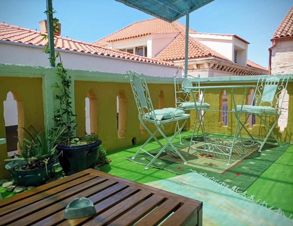 a patio with two chairs and a table at Beautiful Vintage House in Vis