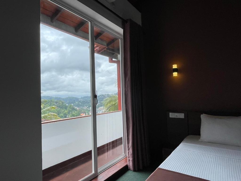 The SkyDeck Kandy - 4