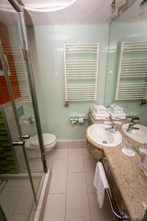 Koupelna v ubytování Hotel Sopron