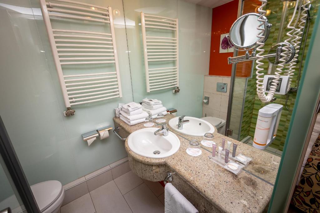 Koupelna v ubytování Hotel Sopron