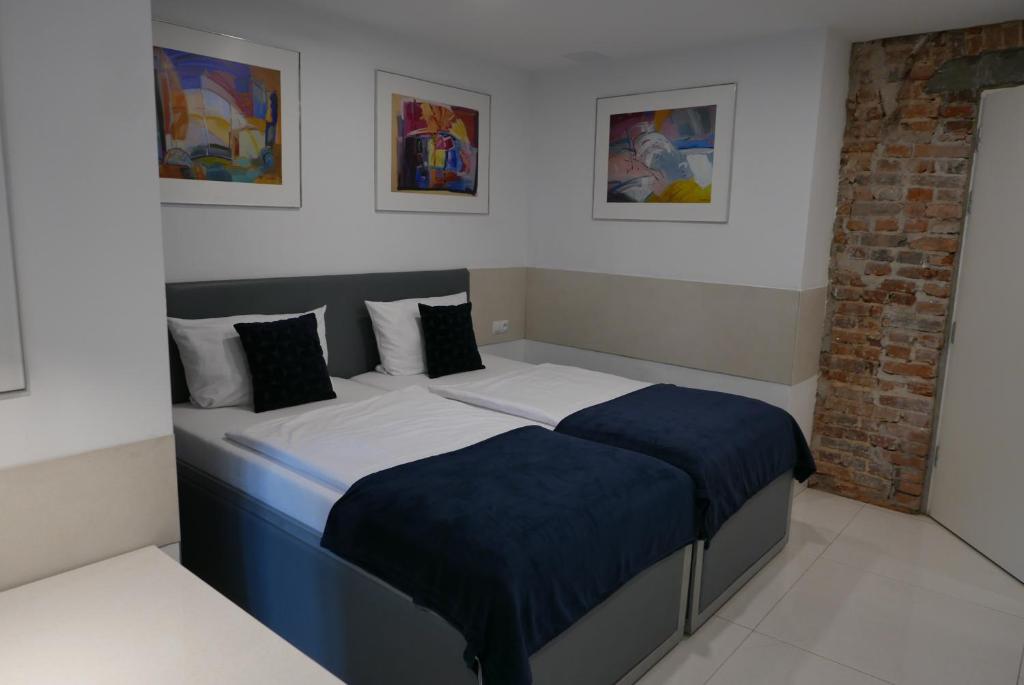 Posteľ alebo postele v izbe v ubytovaní ROOMS BYTOM