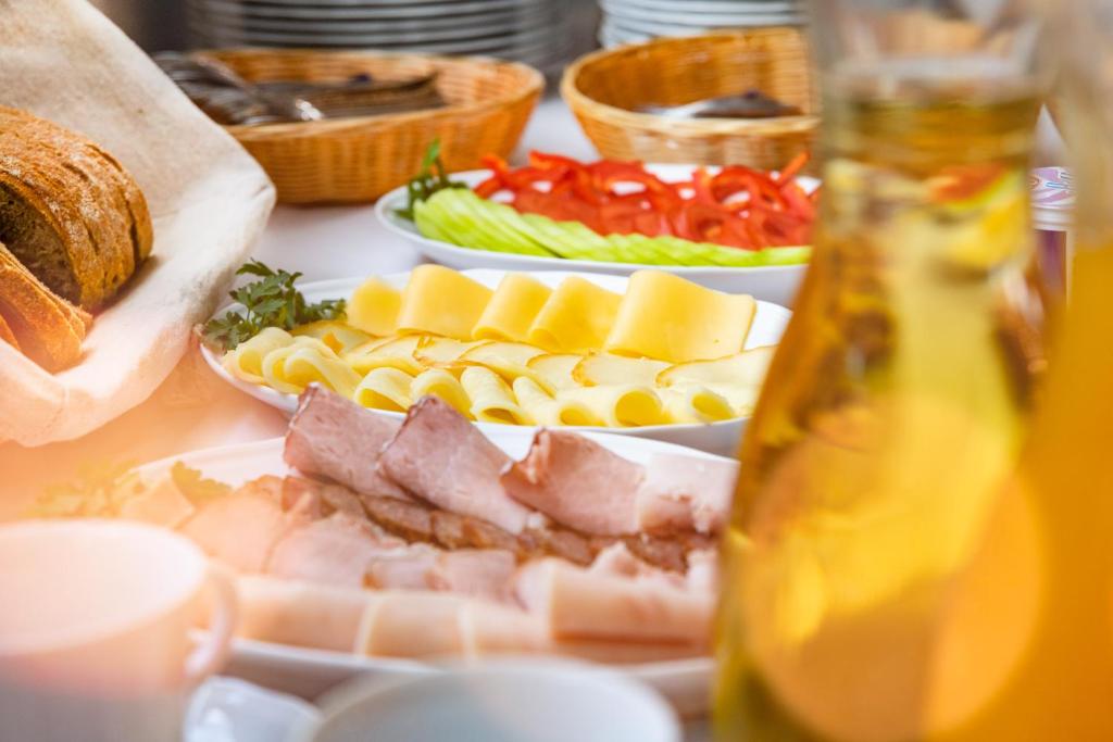 Jedlo v ubytovaní bed & breakfast alebo blízkom okolí