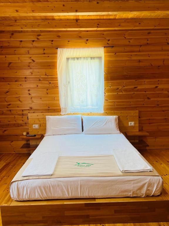 Postel nebo postele na pokoji v ubytování Bujtina Dini