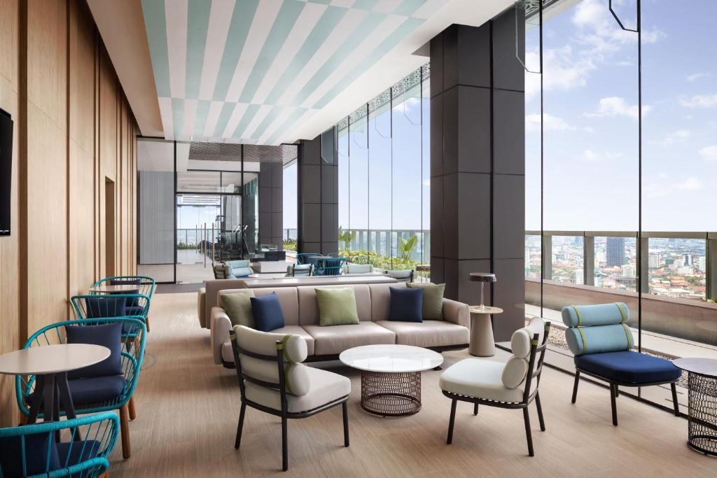 Posezení v ubytování Fairfield by Marriott Phnom Penh