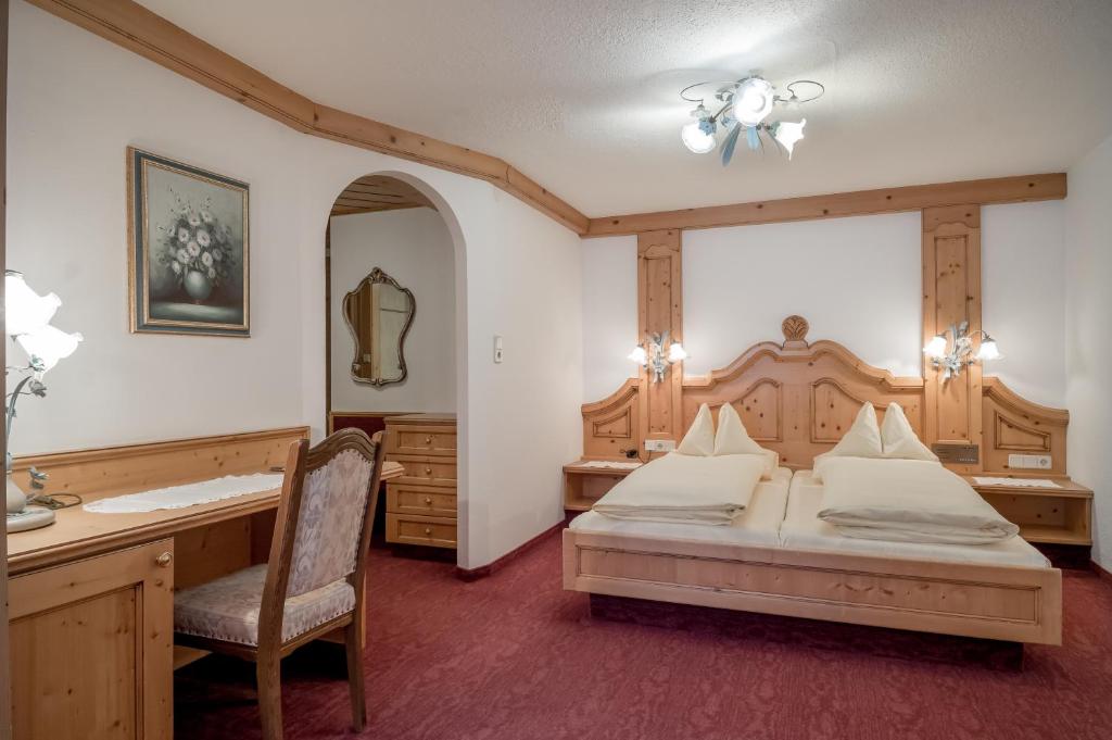 Postel nebo postele na pokoji v ubytování Hotel Alpenland