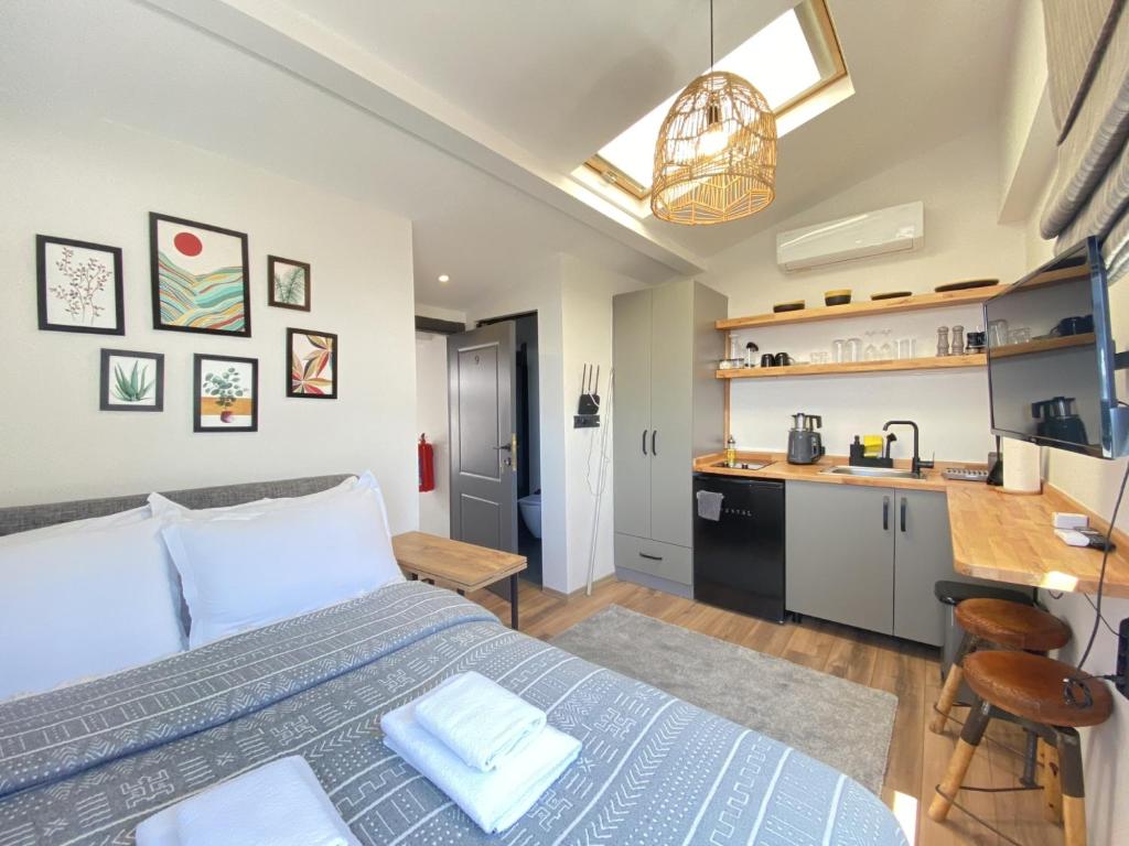 Elegant Flat 10 min to Galata Tower Istiklal Ave