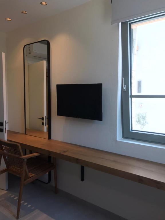 TV a/nebo společenská místnost v ubytování Azzure Luxury Suites