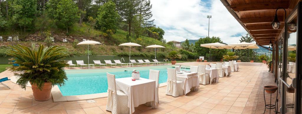 The swimming pool at or close to Hotel La Fattoria