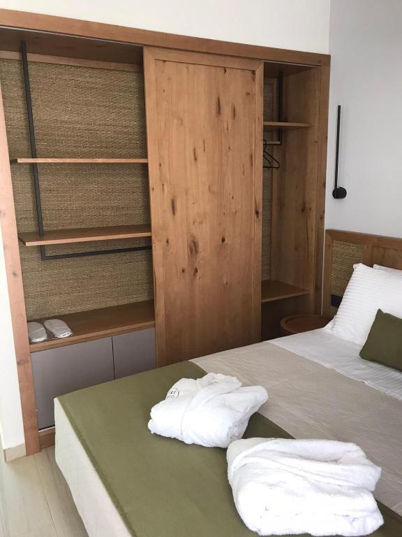 Postel nebo postele na pokoji v ubytování Azzure Luxury Suites