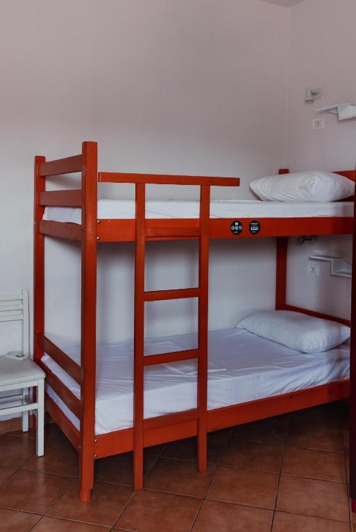 Postel nebo postele na pokoji v ubytování Bed Station Hostel & Bar