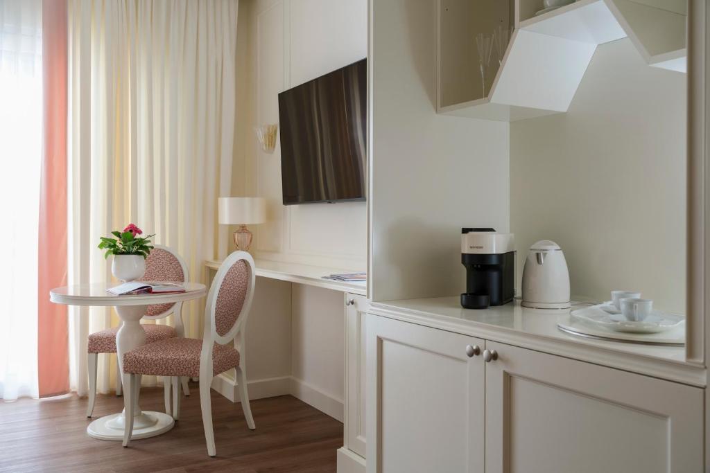 Kuchyň nebo kuchyňský kout v ubytování Riviera Resort Hotel