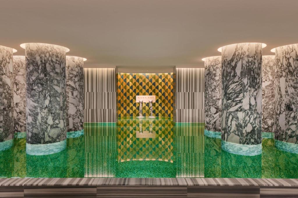 Bazén v ubytování Bvlgari Hotel Roma nebo v jeho okolí