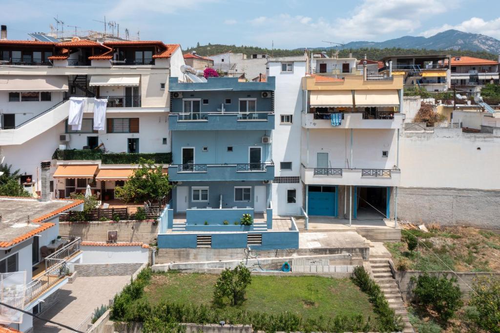 widok budynku z lotu ptaka w obiekcie Unique Aura Luxury Studios w mieście Neos Marmaras