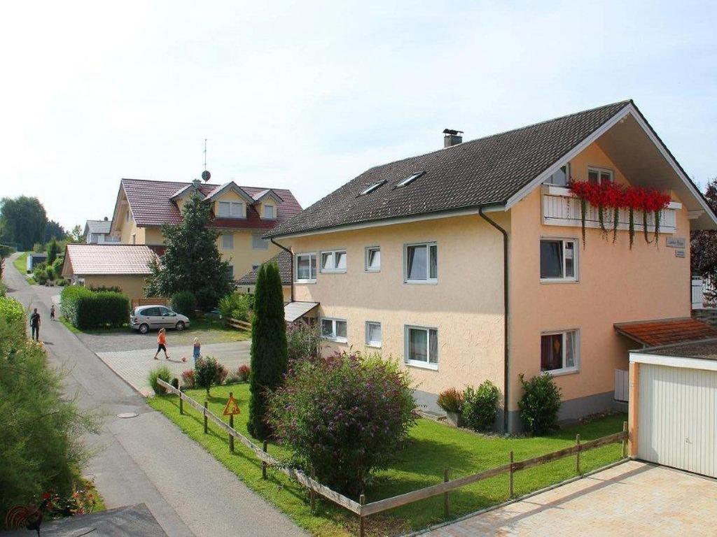 un groupe de maisons dans un quartier résidentiel dans l'établissement Haus Braun, à Wasserburg