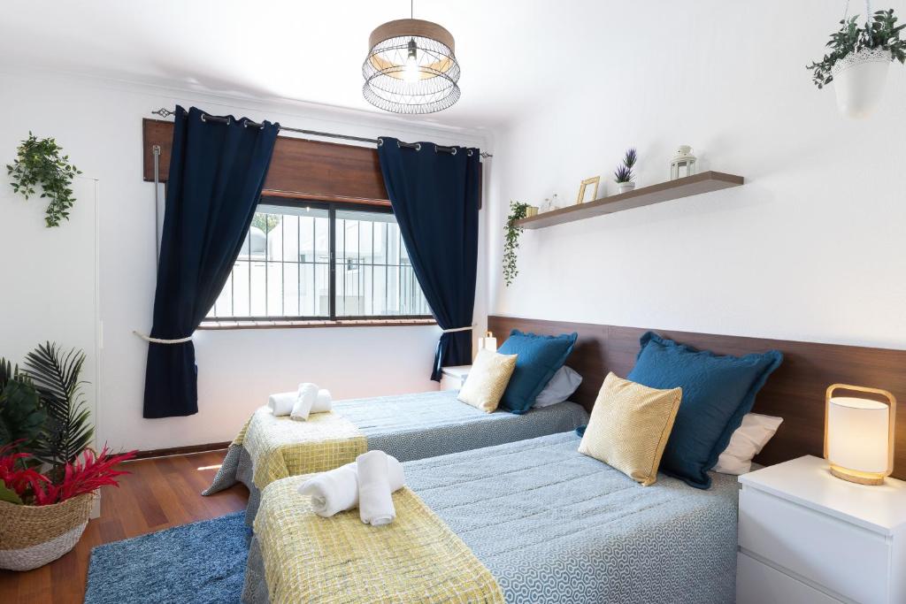 Host Wise - Comfy Bright Flats