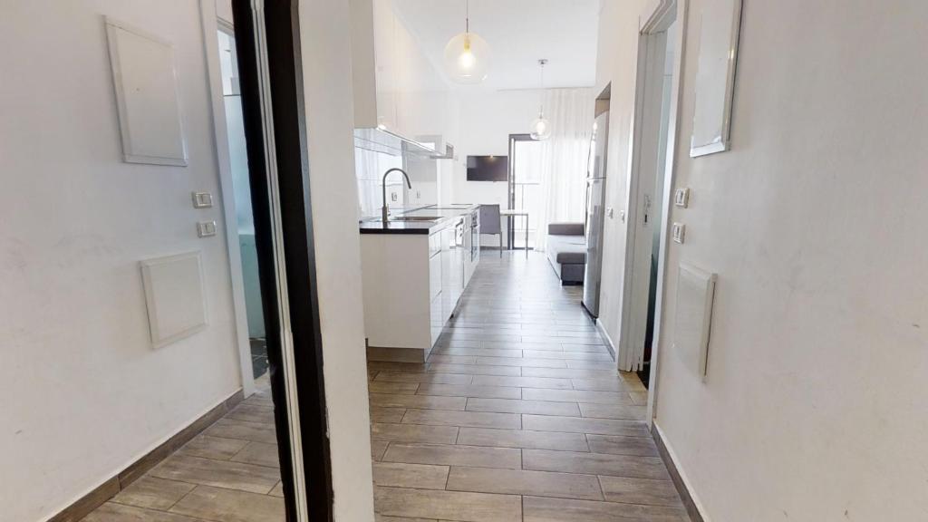 Η κουζίνα ή μικρή κουζίνα στο Dizengoff Arlozorv - 3 BR