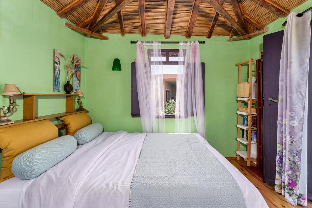 Postel nebo postele na pokoji v ubytování Malsova Maisonette